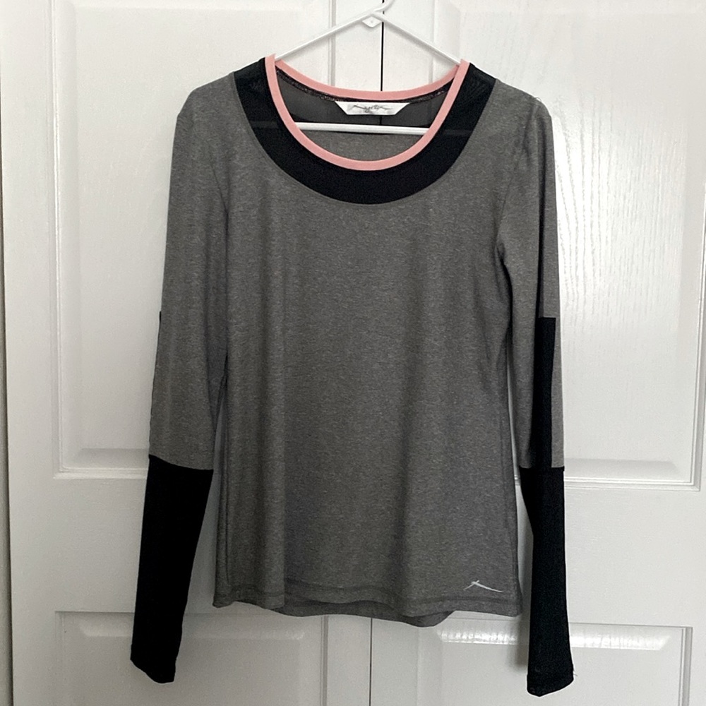 X by Gottex Long Sleeve Pullover Athletic top women’s Medium Gray/ Black/Pink